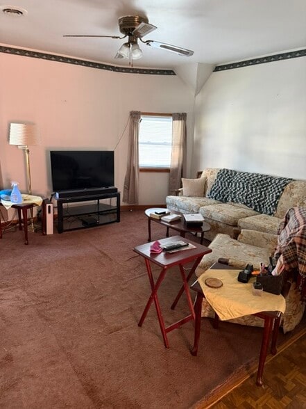 Living room - 40 Ryan St