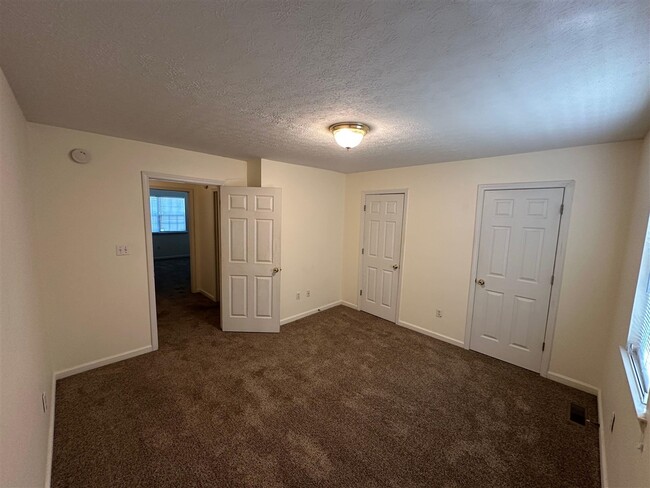 Building Photo - 1302 Smallhouse Rd