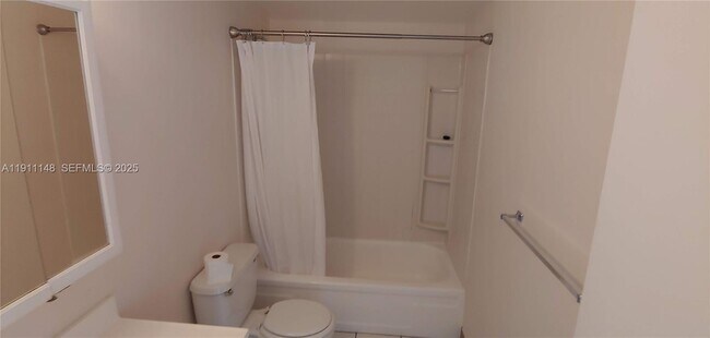 Building Photo - 1400 NE 54th St