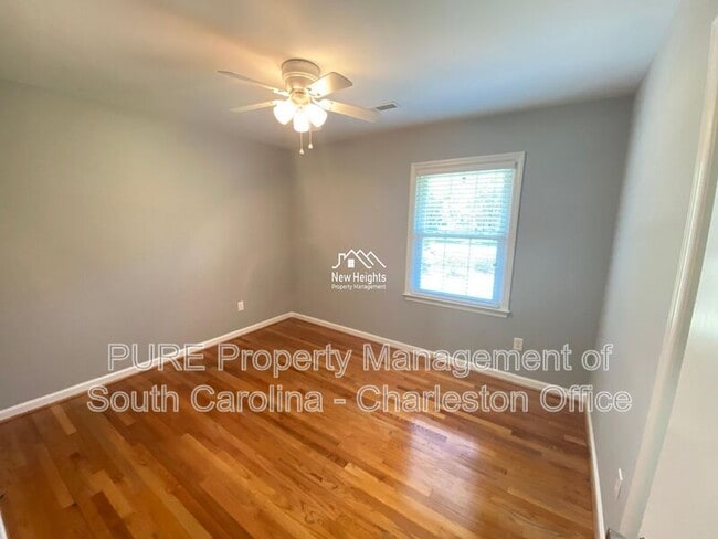 Building Photo - 14 Lampton Rd