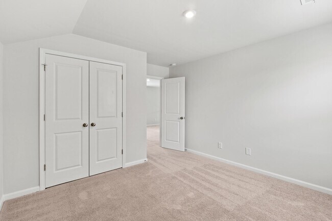 Building Photo - 644 Manitou Cir