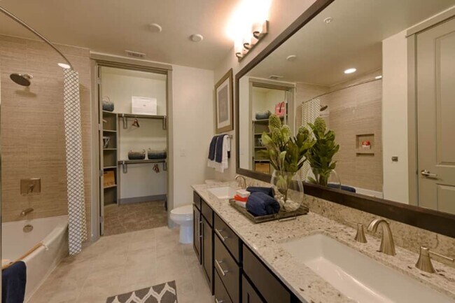 Building Photo - 909 Town and Country Blvd