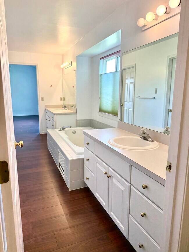 Building Photo - 2341 Timbercrest Ct