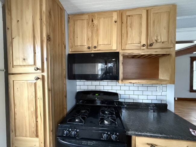 Building Photo - 1528 Vermont Ave