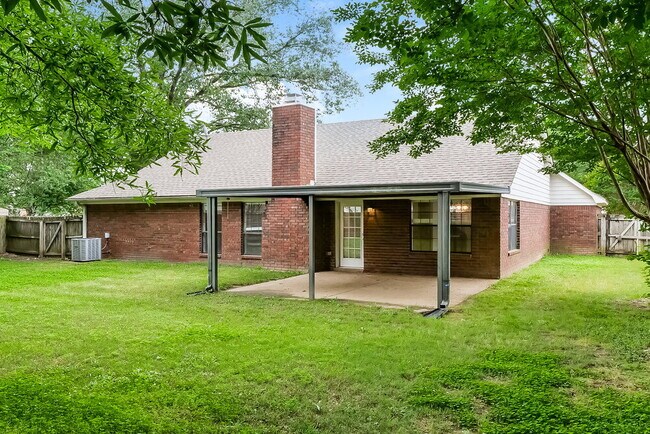 Building Photo - 4670 Shadow Tree Cove