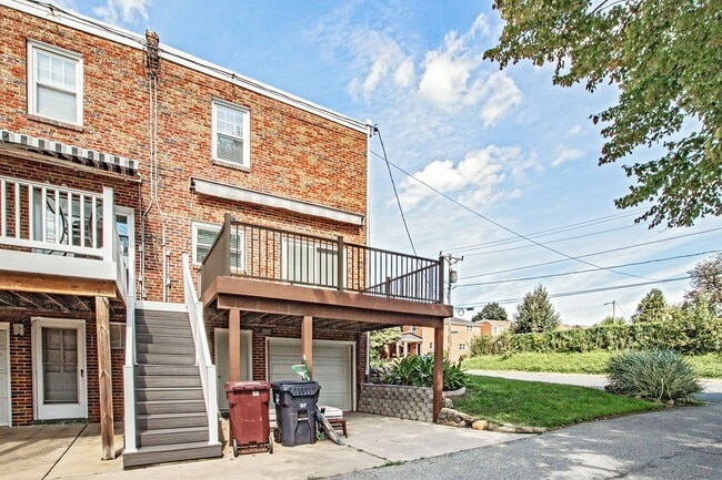 Building Photo - 1700 Beech St