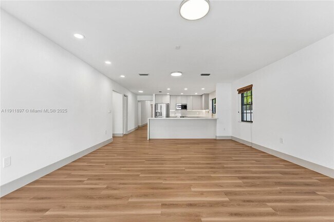 Building Photo - 443 SW 21st Rd