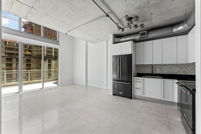 Building Photo - 690 SW 1st Ct