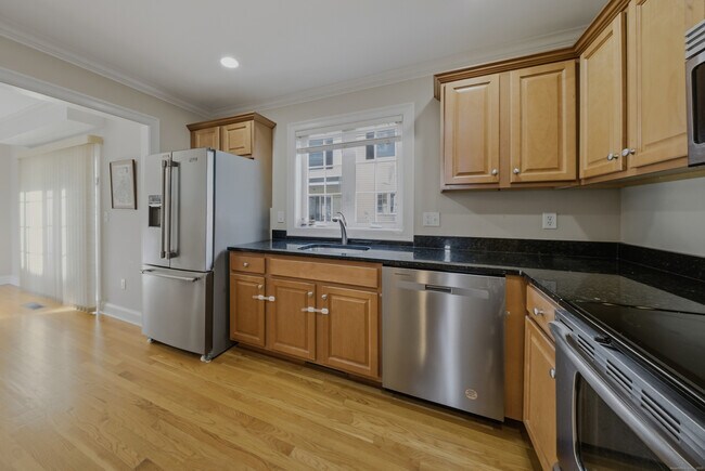 Building Photo - 1707 Summer St