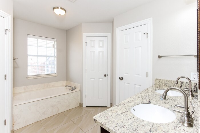 Building Photo - 6618 Coral Ln