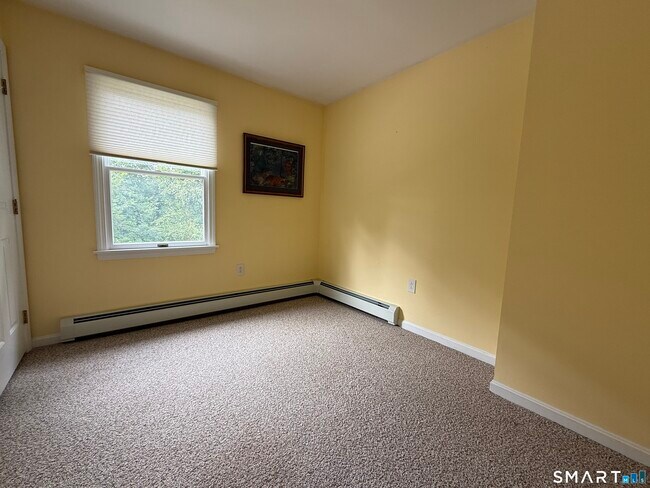 Building Photo - 4 Castle Meadow Dr