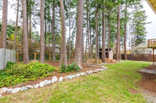 Building Photo - Spacious 4-Bedroom Home with Modern Upgrad...