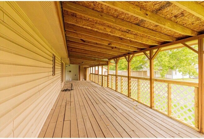 Building Photo - 2422 Avilion Ct