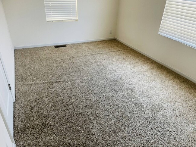 Building Photo - 541 E Sullivan St