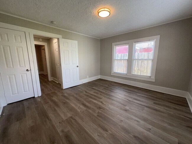 Building Photo - 6915 Avenue L