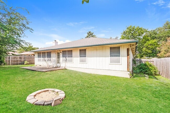 Building Photo - 1107 Rolling Ridge Dr