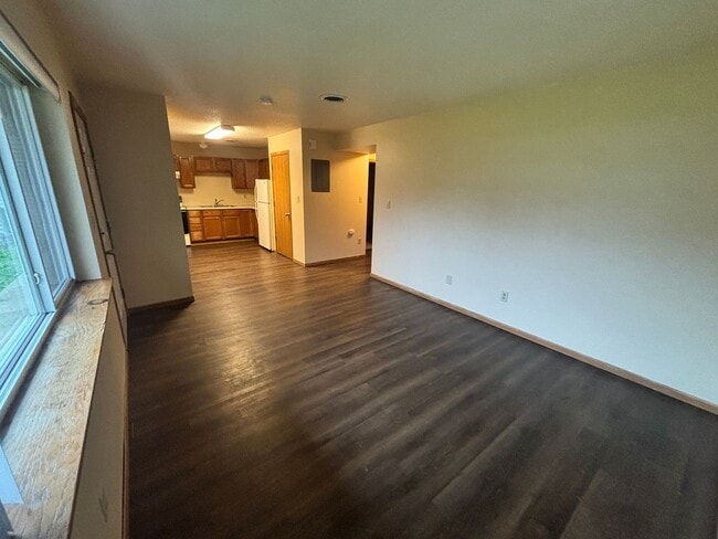 Building Photo - Lower 2BR Cozy Unit!!