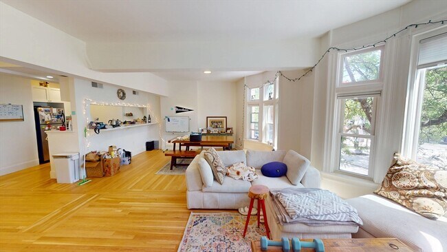 Primary Photo - 5 Davis Ave