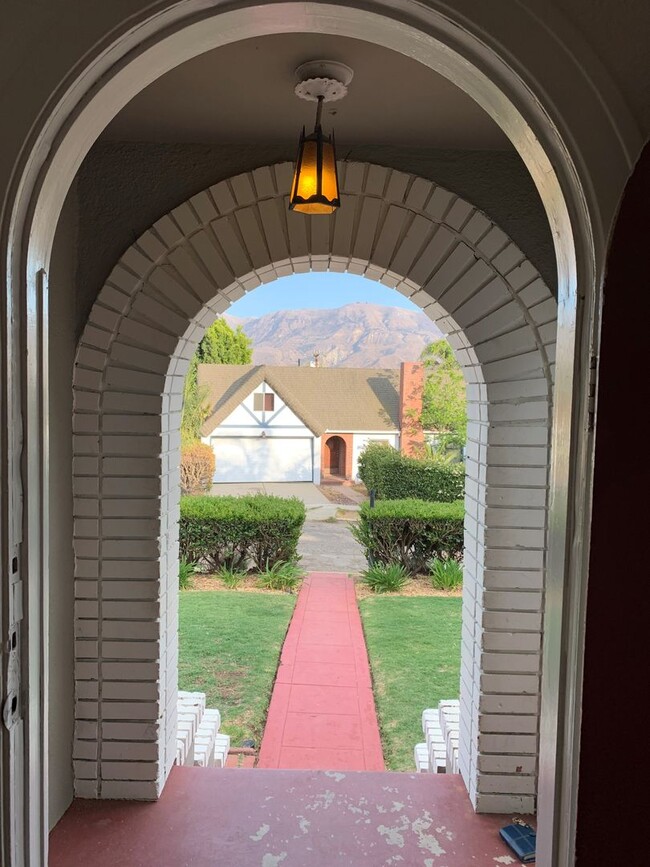 Building Photo - Charming Santa Paula Home