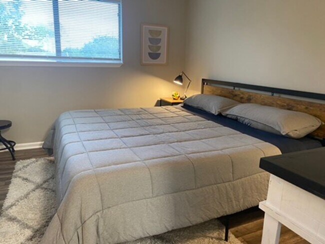 Building Photo - Fully Furnished Month to Month Condo Convenient to FSU Downtown Tallahassee