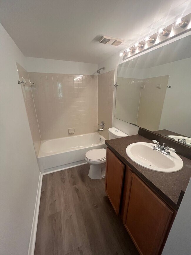 Building Photo - 724 Executive Center Dr