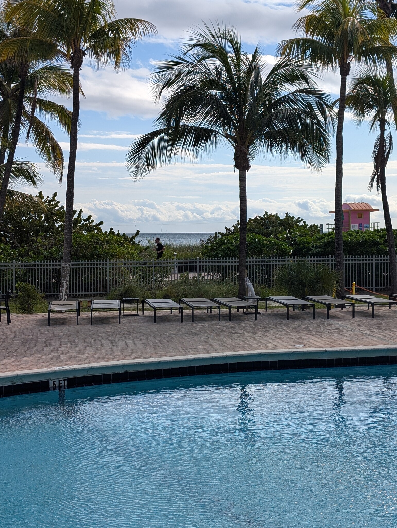 Building Photo - 2655 Collins Ave