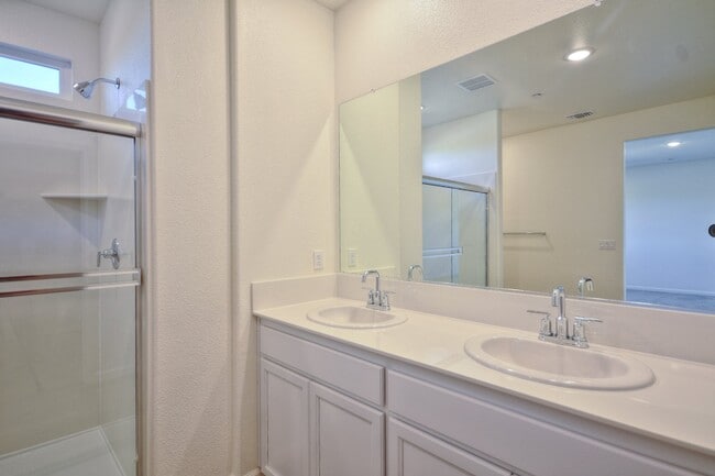 Building Photo - Newer home with solar AVAILABLE NOW!