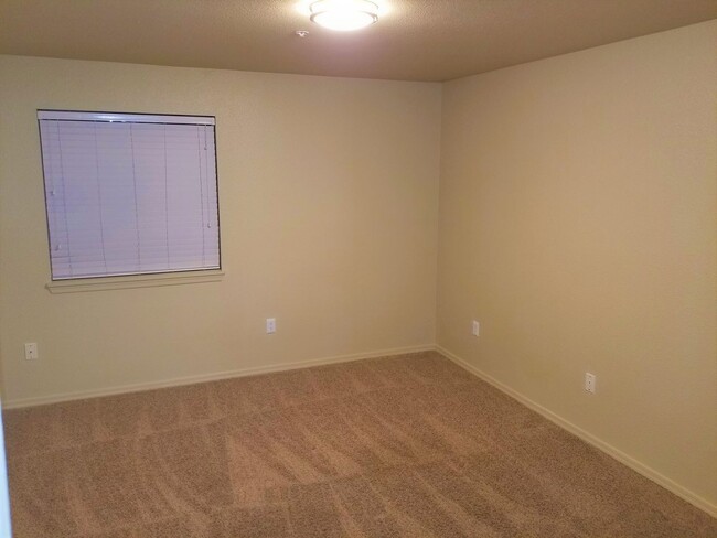 Building Photo - Upgraded West-Flagstaff Condo in the Arbor...