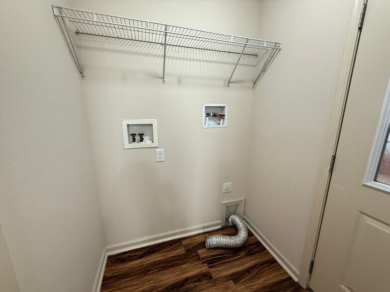 Laundry Area - 640 Whitson Chapel Rd