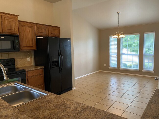 Building Photo - 18101 Viento Dr