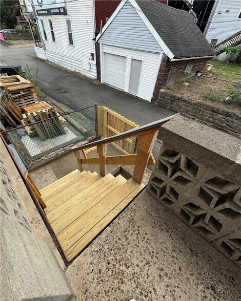 Building Photo - 407 Fallowfield Ave