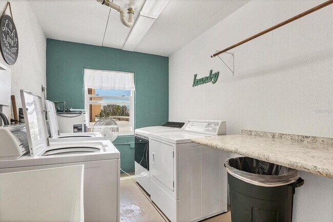 Building Photo - 1250 N Portofino Dr