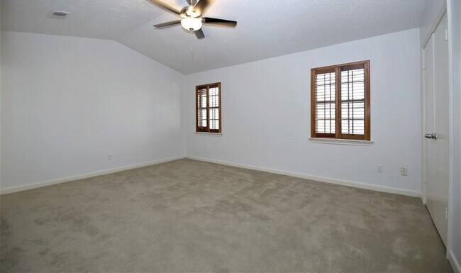 Building Photo - 800 Country Pl Dr