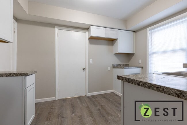 Building Photo - OPEN HOUSE- 4/2! 3PM-330PM! 2-BEDROOM 1-BATHROOM RANCH