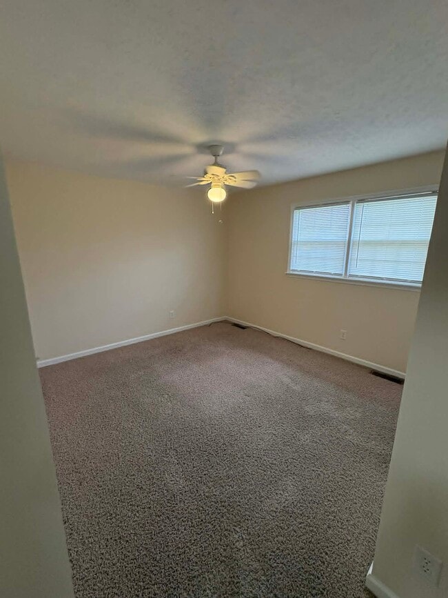 Building Photo - 2119 Rock Creek Dr