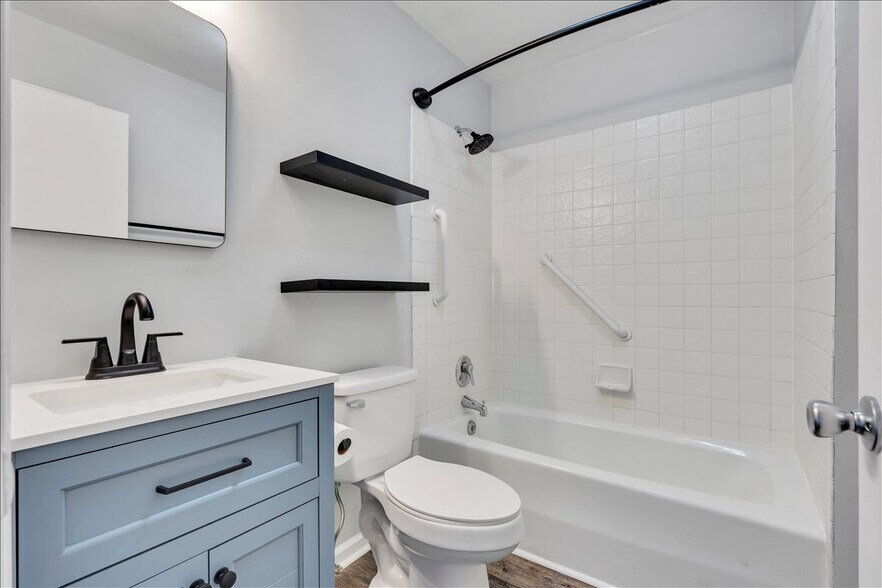 Main bathroom - 1802 Edmund Ave NE