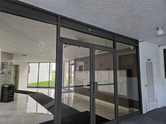 Building Photo - 16171 Blatt Blvd