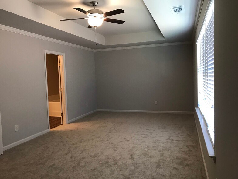 Building Photo - 348 Turtle Creek Dr