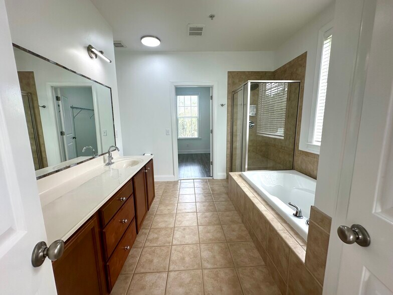 Building Photo - 149 Breezes Dr