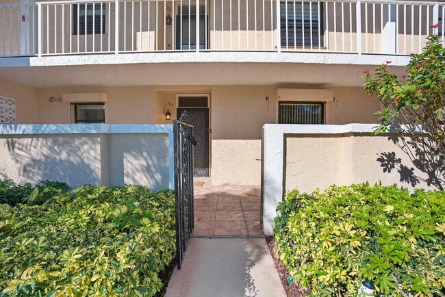 Building Photo - 300 N Hwy A1A