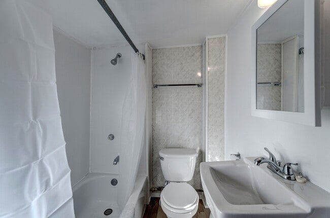 Building Photo - 812 Allen Ave