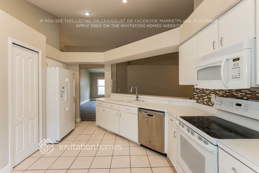 Building Photo - 513 Somerstone Dr