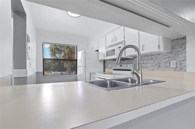 Building Photo - 6062 Willowpointe Cir