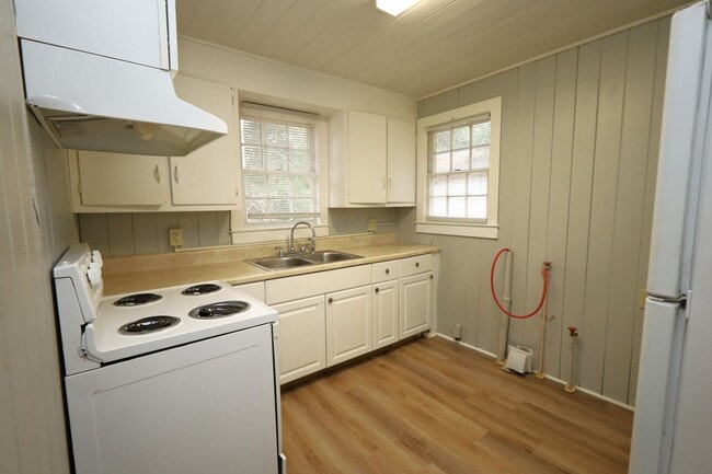 Building Photo - 501 Charlton St