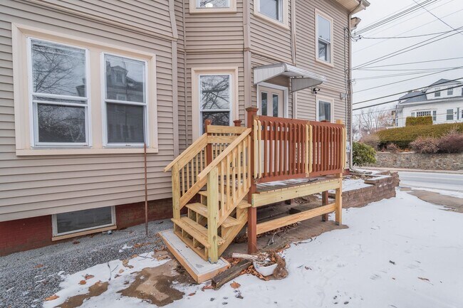 Building Photo - 848 Smith St