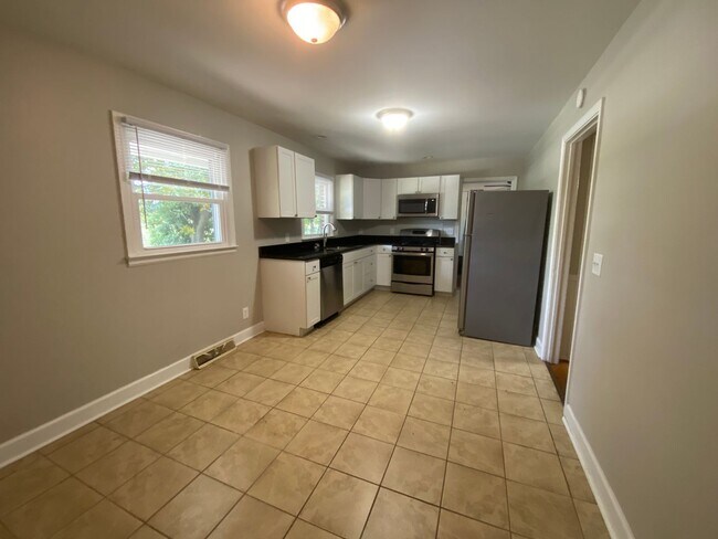 Building Photo - 129 Freedom Dr