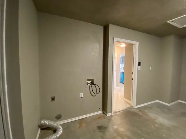 Building Photo - 2914 Royal Knoll Dr