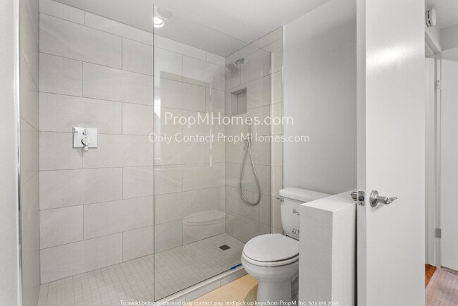 Building Photo - Luxurious Two Bedroom High-Rise Living at the Portland Plaza!