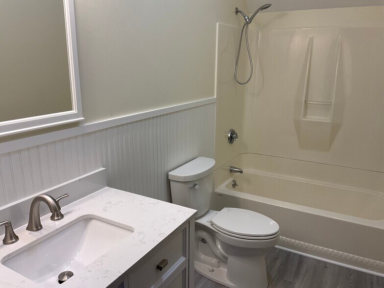 Building Photo - 172 Endicott Ave