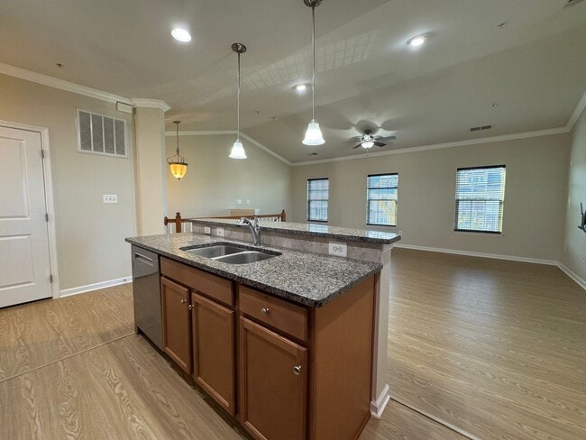 Building Photo - Gorgeous 2 Bed 2 Bath End-Unit Townhome In...